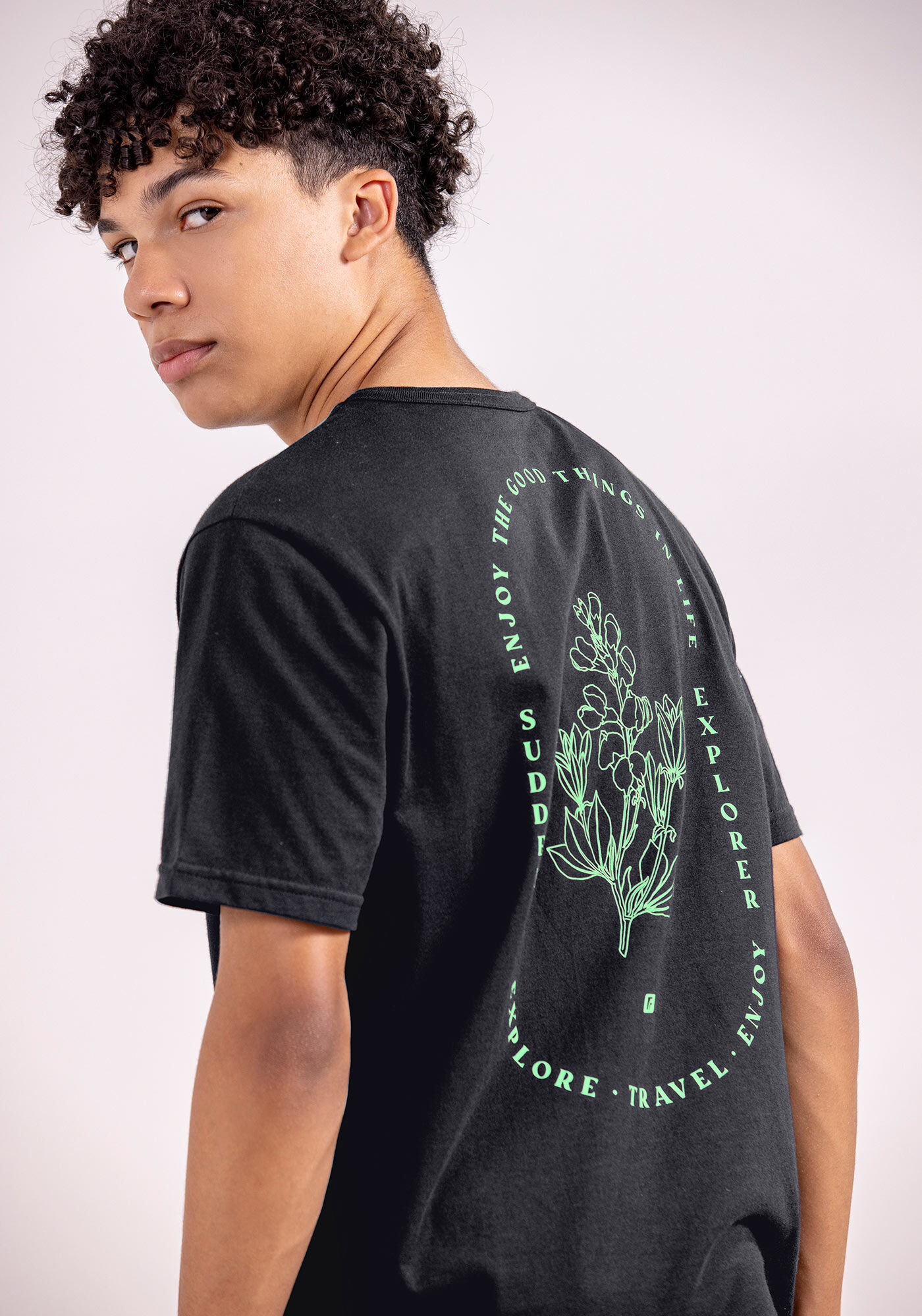 Camiseta Juvenil em Malha com Estampa Costas, PRETO REATIVO, large.