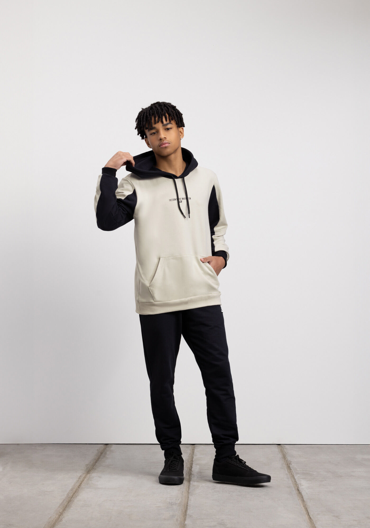 Blus&atilde;o Juvenil Com Estampa Localizada Em Moletom Felpado, BEGE SYSTEM, large.