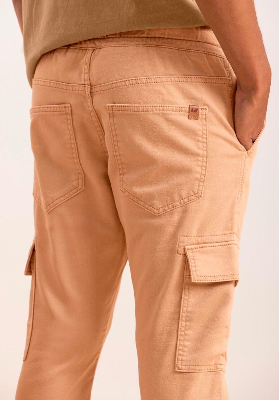 Calça Jogging Juvenil Com Bolso Cargo Em Denim Malha, BEGE TIGER. Calça Jogging Juvenil Com Bolso Cargo Em Denim Malha, BEGE TIGER, large.