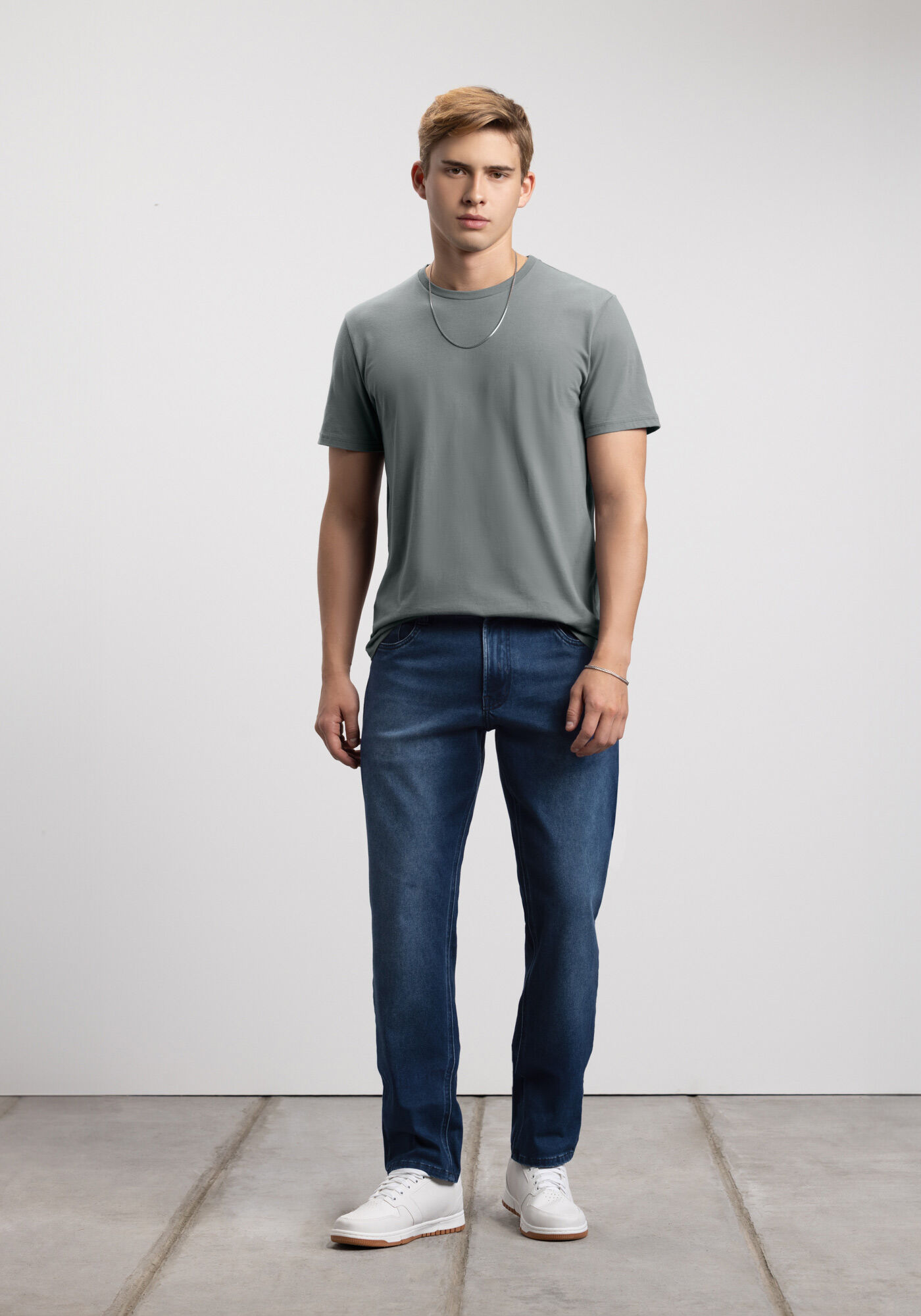 Cal&ccedil;a Jeans Slim Com Bolsos Funcionais E Elastano, JEANS, large.