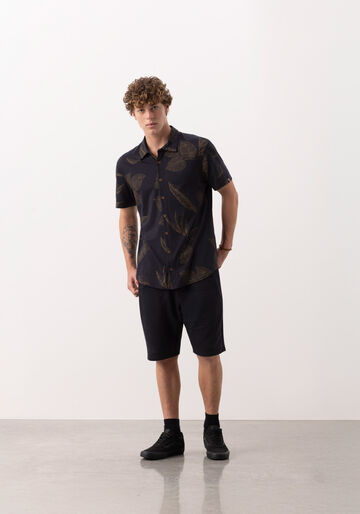 Camisa Estampada De Mangas Curtas Em Meia Malha Penteada, PONTILHISMO PRETO. Camisa Estampada De Mangas Curtas Em Meia Malha Penteada, PONTILHISMO PRETO, large.