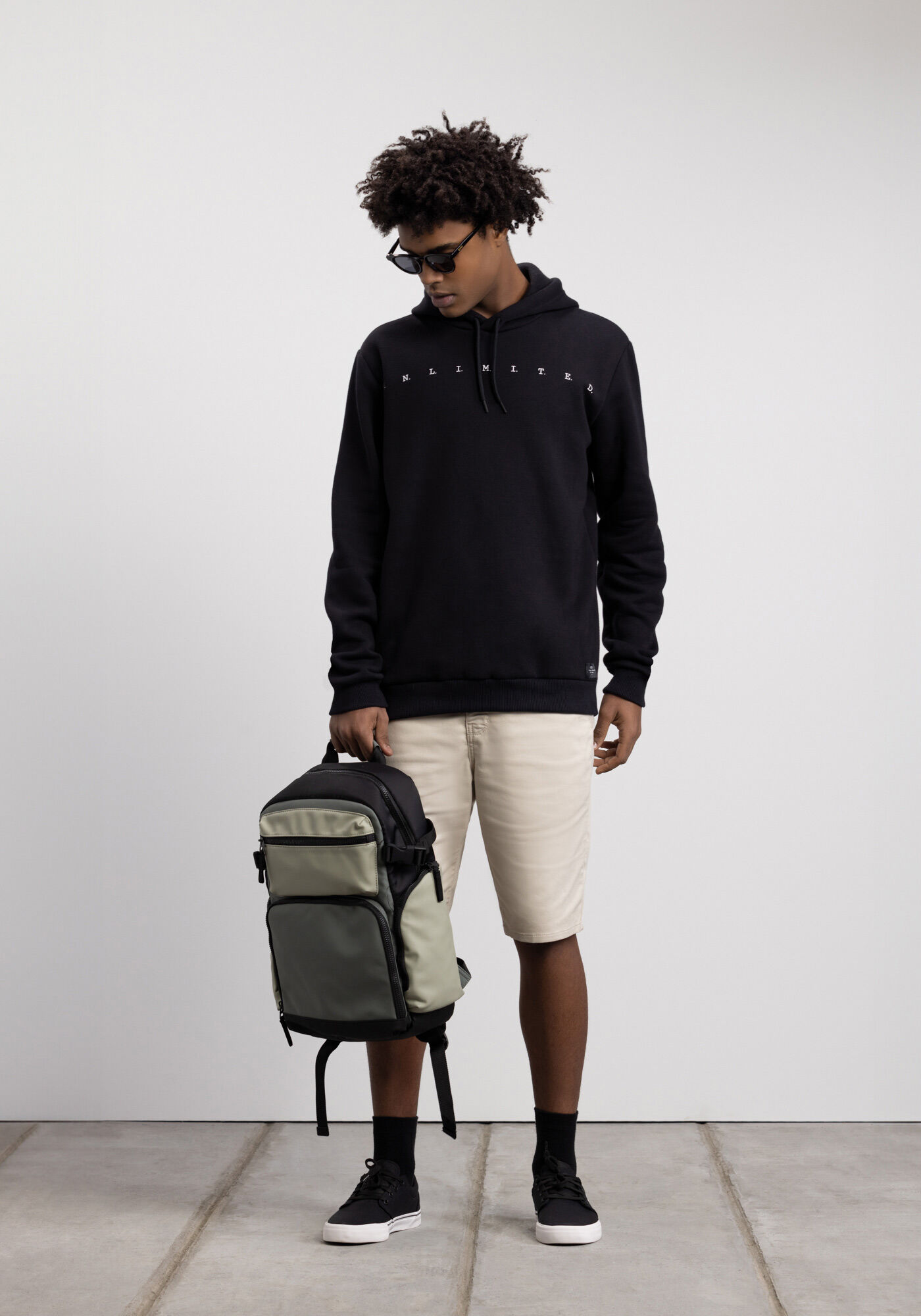 Blus&atilde;o Com Capuz E Cadar&ccedil;o Em Moletom, PRETO, large.