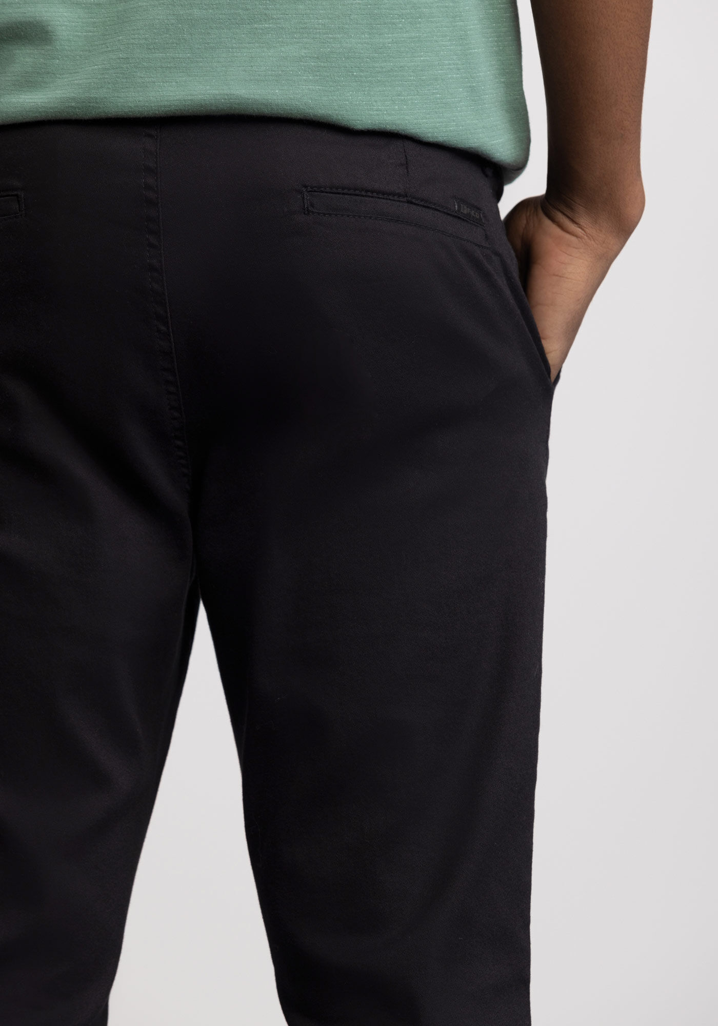 Cal&ccedil;a Slim Chino Em Sarja Amaciada Com Elastano, PRETO, large.