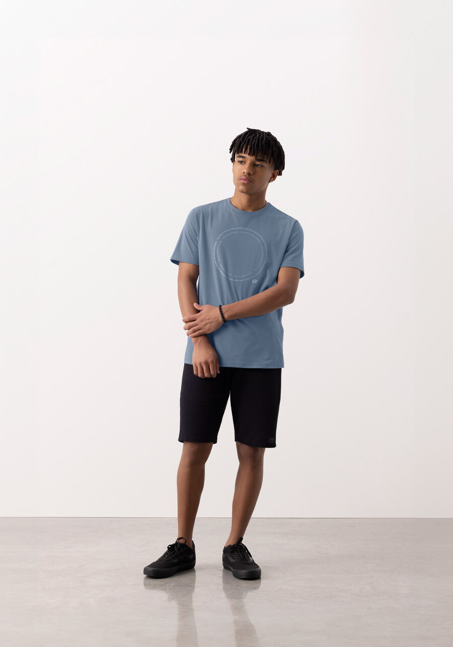 Camiseta Meia Malha Penteada Juvenil Com Estampa Localizada, AZUL NIQUEL. Camiseta Meia Malha Penteada Juvenil Com Estampa Localizada, AZUL NIQUEL, large.