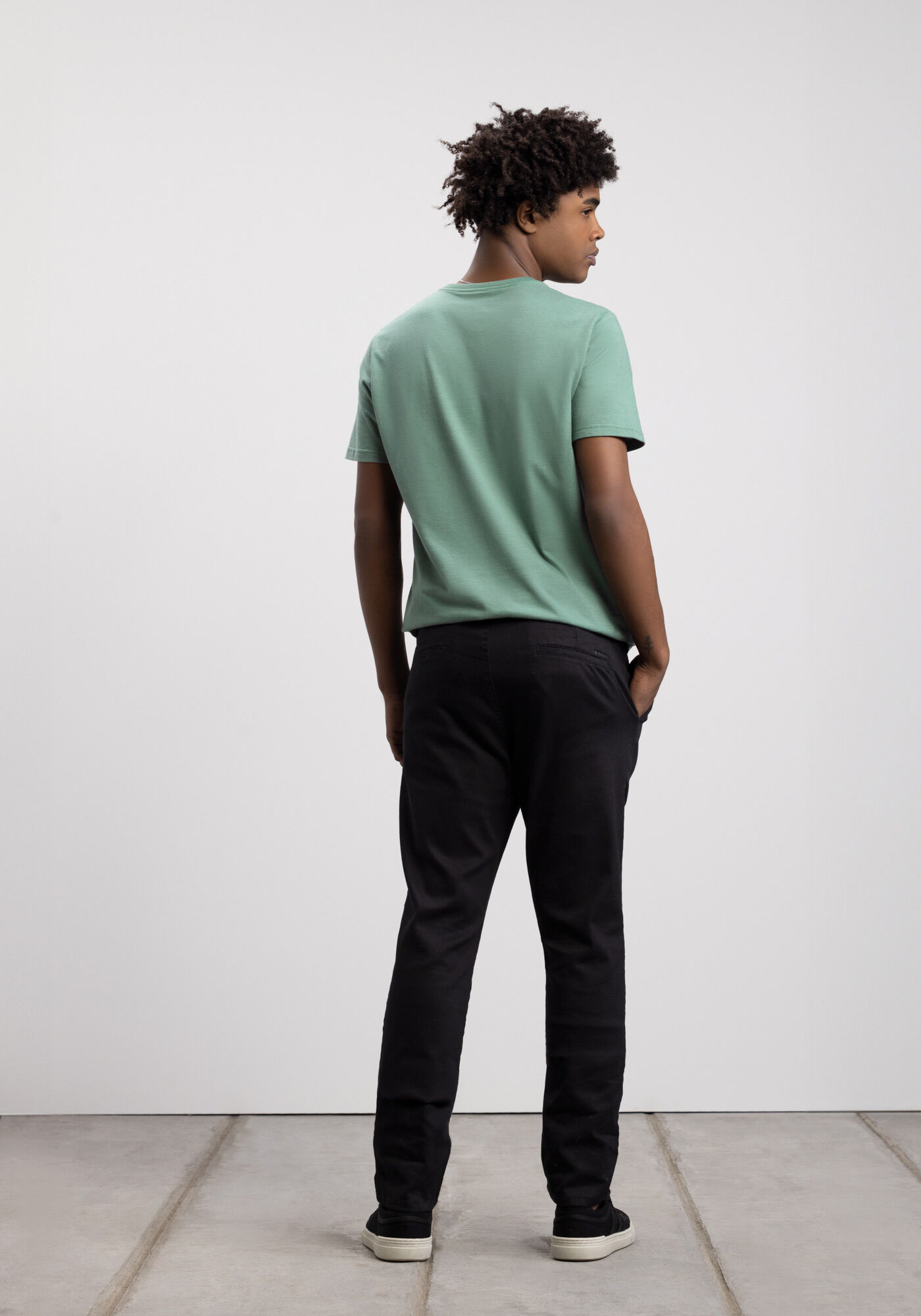 Cal&ccedil;a Slim Chino Em Sarja Amaciada Com Elastano, PRETO, large.